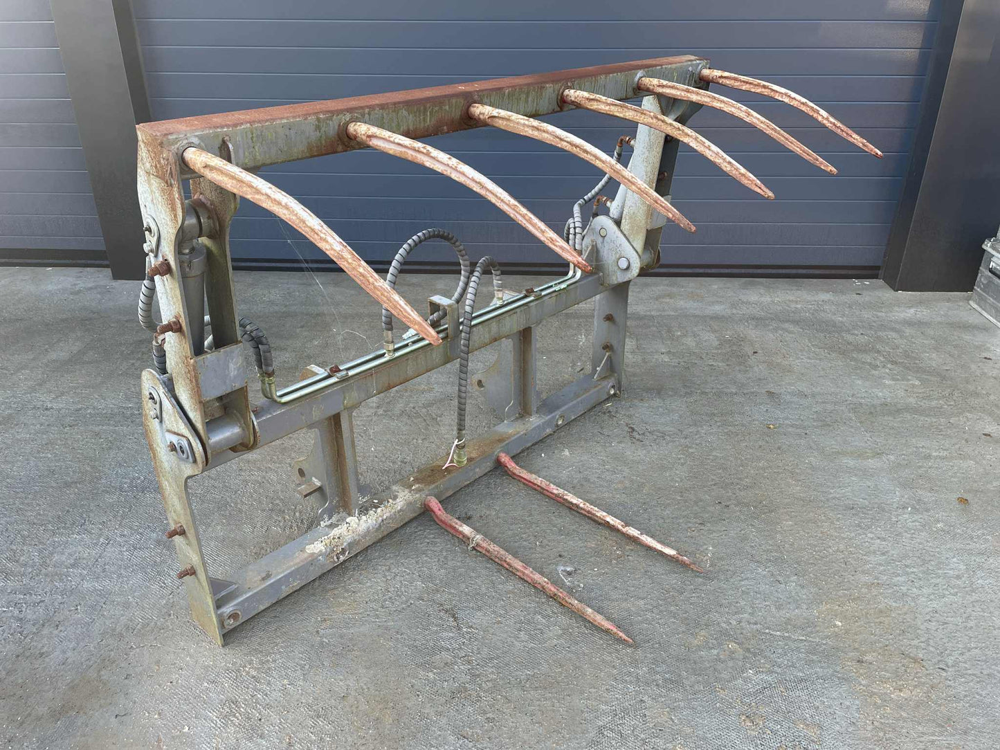 ---SOLGT----Div Redskaber til minilæsser eller traktor