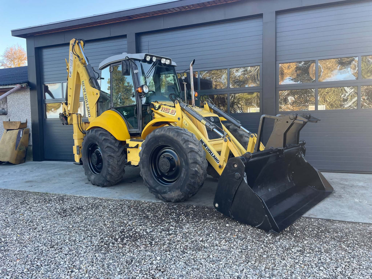 -- SOLGT -- New Holland LB115B-4PS.