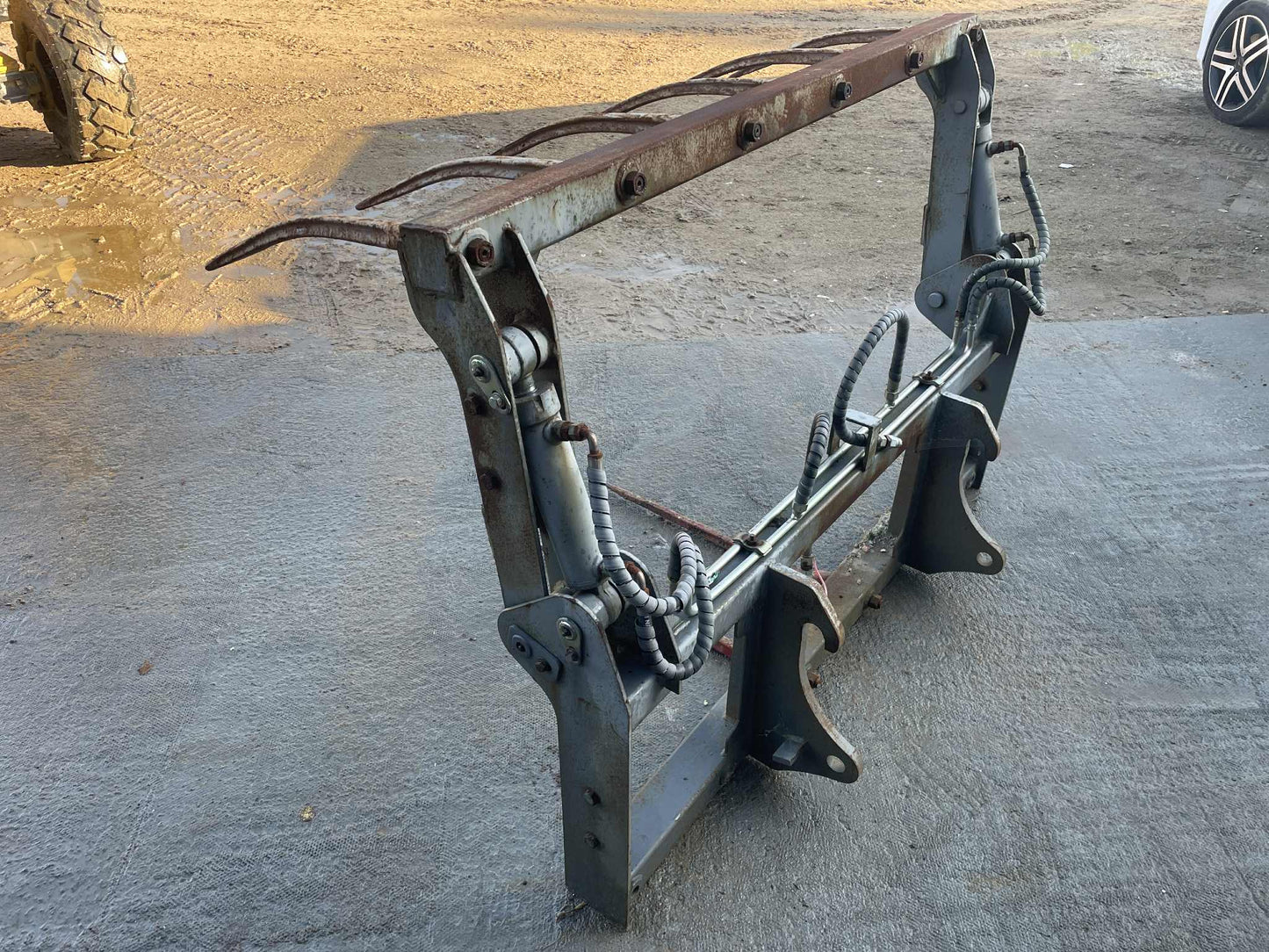 ---SOLGT----Div Redskaber til minilæsser eller traktor