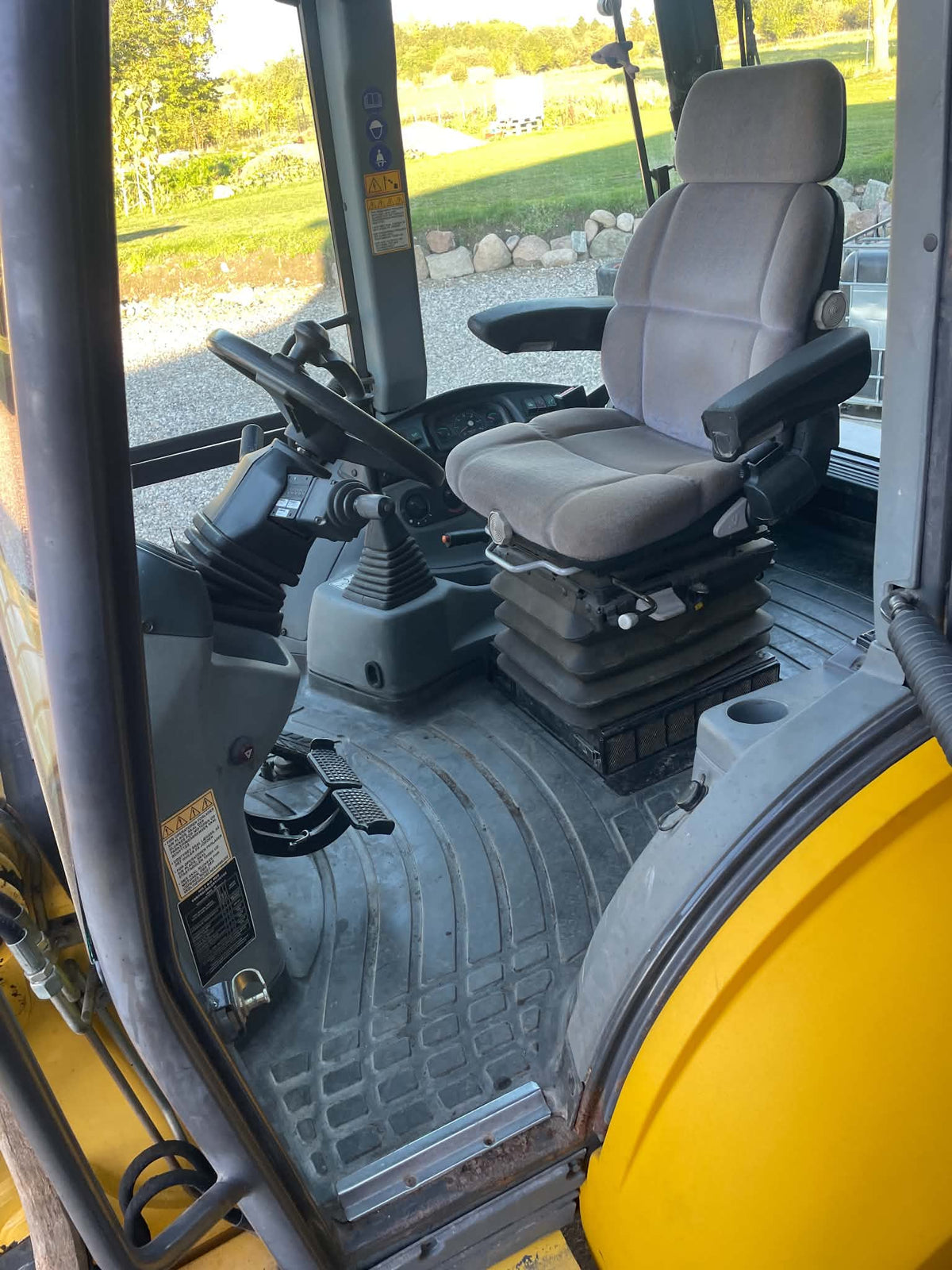 -- SOLGT -- New Holland LB115B-4PS.